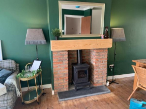 Tenby 2 bed flat with parking, plus pet